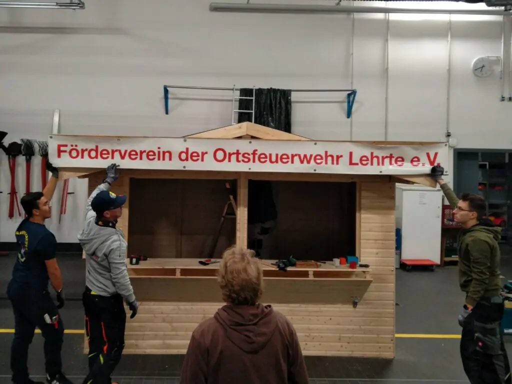 Bau der Glühweinhütte